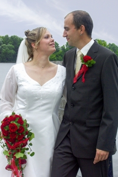 Hochzeitpaar am See