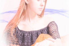 Junge Frau als High-Key Aufnahme